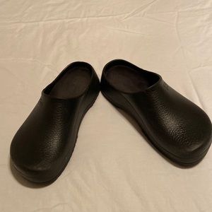 Birkis clogs size 7